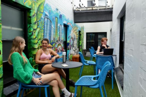Ritz For Backpackers, Melbourne